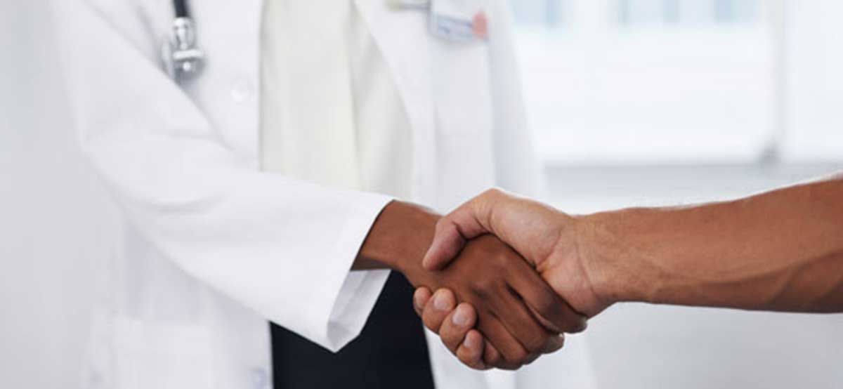 broadwaytreatmentcenter-medical-detox-necessary-before-treatment-photo-of-a-male-patient-shaking-hands-with-a-doctor