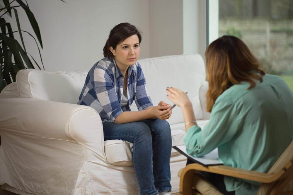 broadwaytreatmentcenter-the-link-between-ptsd-and-addiction-photo-of-a-woman-consulting-a-psychologist